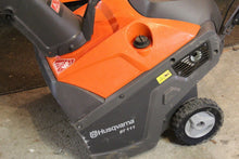 Load image into Gallery viewer, Carburetor For Husqvarna ST111 Snow Blower Throwers 136cc

